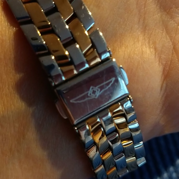 Invicta watch 8 inch needs battery - Picture 2 of 4